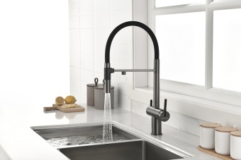 Детальное фото товара: Paulmark GRAVITY, смеситель, беретта, черный шланг