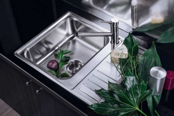 Детальное фото товара: Omoikiri Sagami 63-IN, мойка, оборачиваемая, нерж. сталь 