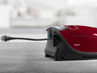 Детальное фото товара: Miele SGEA3 Complete C3 Cat&Dog ежевичный красный